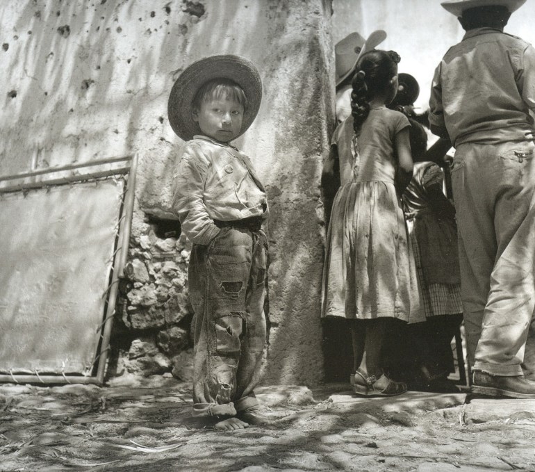 juan-rulfo-nino-y-grupo